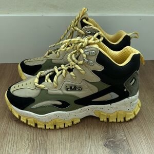 FILA tracer hiking boots size 8